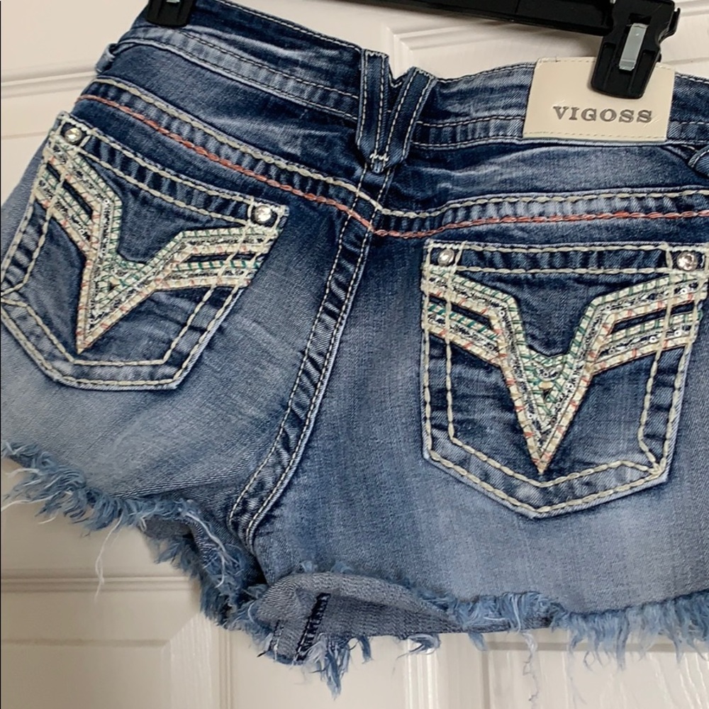 EUC cut off style bling pocket jeans shorts.